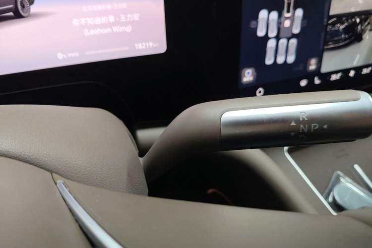 Used Hima AITO M9 2025 Extended-Range Ultra Version 52 kWh 6-Seater Gear Lever