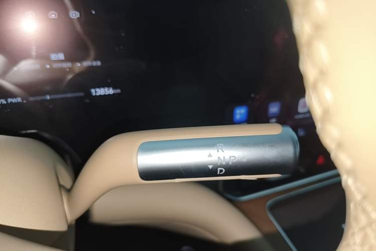 Used Hima AITO M9 2025 Extended-Range Ultra Version 52 kWh 6-Seater Gear Lever