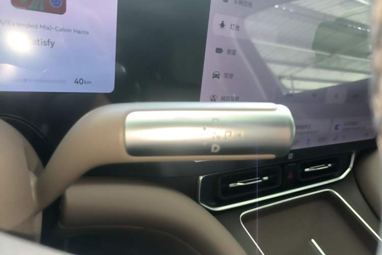 Used Hima AITO M9 2025 Model Range-Extended Max Edition 52kWh 6-seater (896-line LiDAR) Gear Lever