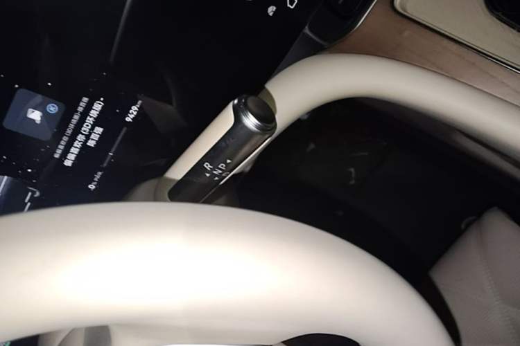 Used Hima AITO M9 2025 Extended-Range Ultra Version 52 kWh 5-Seater Edition Gear Lever