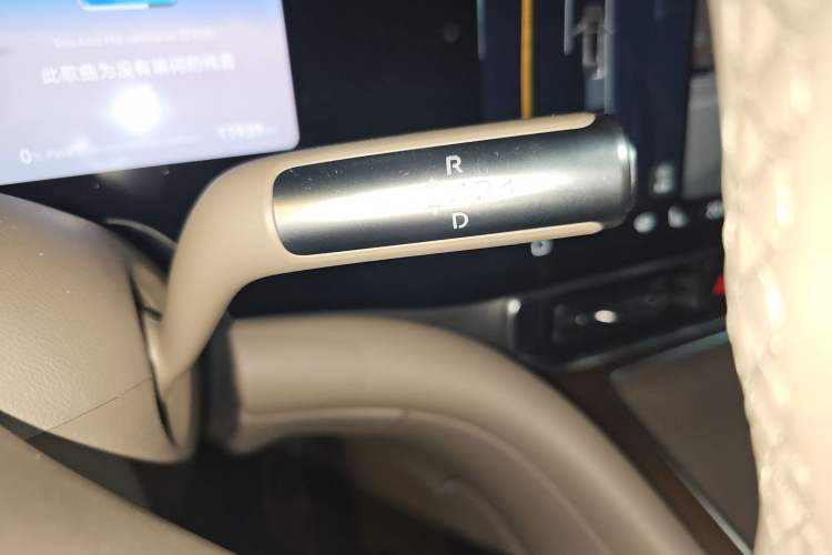 Used Hima AITO M9 2025 Extended-Range Ultra Version 52 kWh 5-Seater Edition Gear Lever
