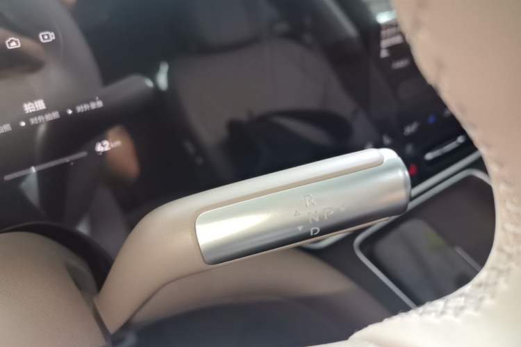 Used Hima AITO M9 2025 Extended-Range Max Version 52 kWh 6-Seater Edition Gear Lever