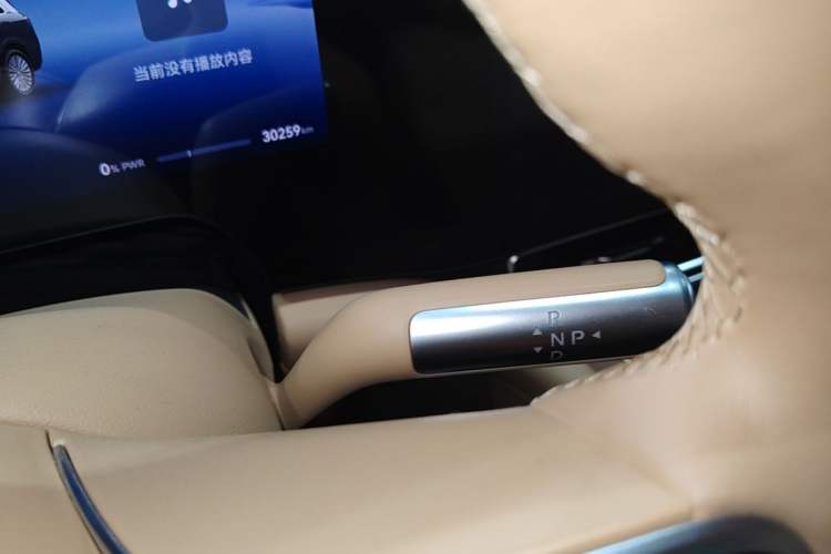Used Hima AITO M9 2025 Extended-Range Ultra Version 52 kWh 5-Seater Edition Gear Lever