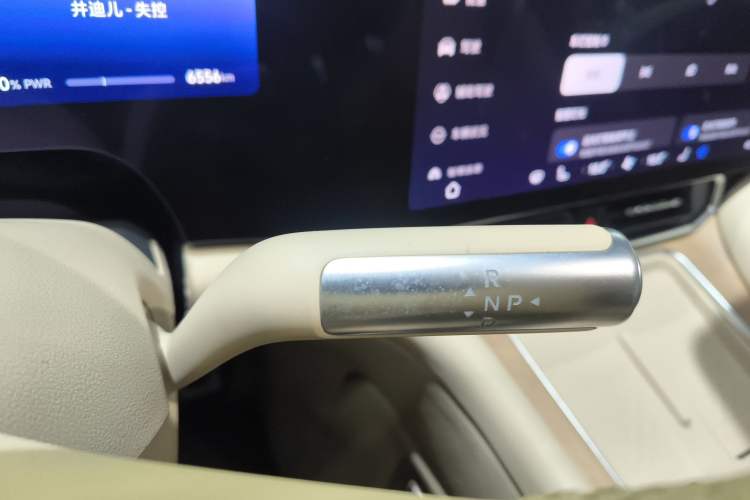 Used Hima AITO M9 2025 Extended-Range Ultra Version 52 kWh 6-Seater Gear Lever