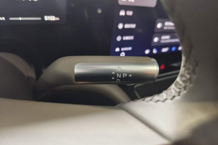 Used Hima AITO M9 2025 Extended-Range Ultra Version 52 kWh 6-Seater Gear Lever