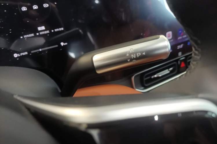 Used Hima AITO M9 2025 Extended-Range Ultra Version 52 kWh 6-Seater Gear Lever