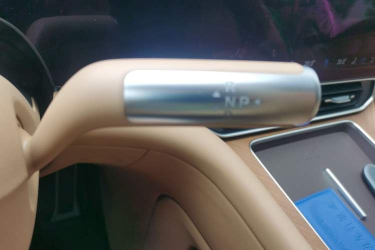 Used Hima AITO M9 2025 Extended-Range Ultra Version 52 kWh 5-Seater Edition Gear Lever