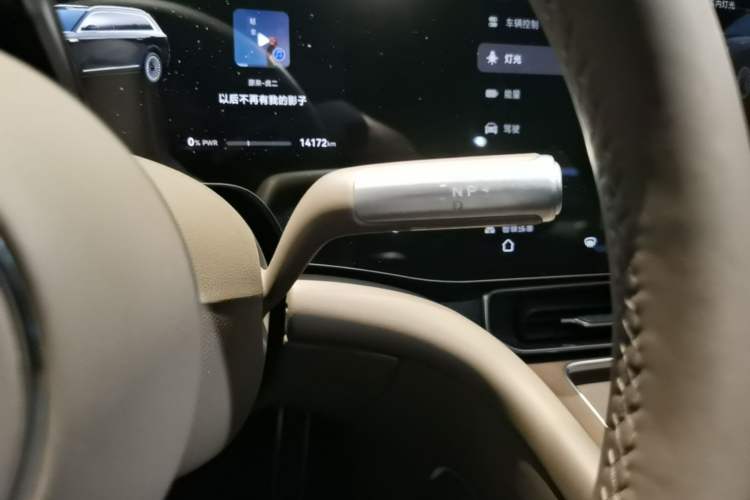 Used Hima AITO M9 2025 Extended-Range Max Version 52 kWh 6-Seater Edition Gear Lever