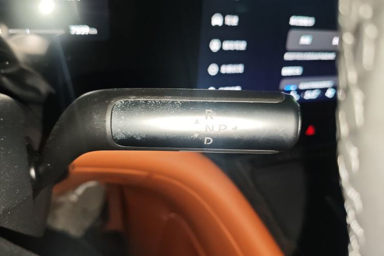 Used Hima AITO M9 2025 Extended-Range Max Version 52 kWh 6-Seater Edition Gear Lever