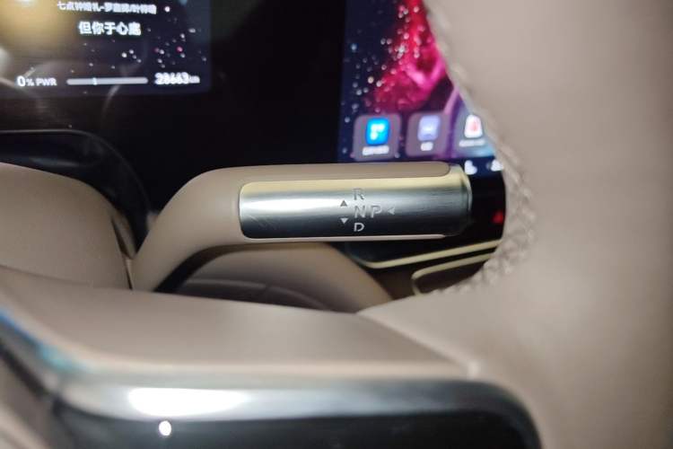 Used Hima AITO M9 2025 Extended-Range Max Version 52 kWh 6-Seater Edition Gear Lever