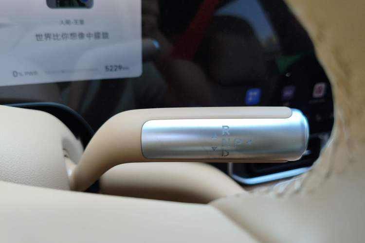 Used Hima AITO M9 2025 Extended-Range Max Version 52 kWh 6-Seater Edition Gear Lever