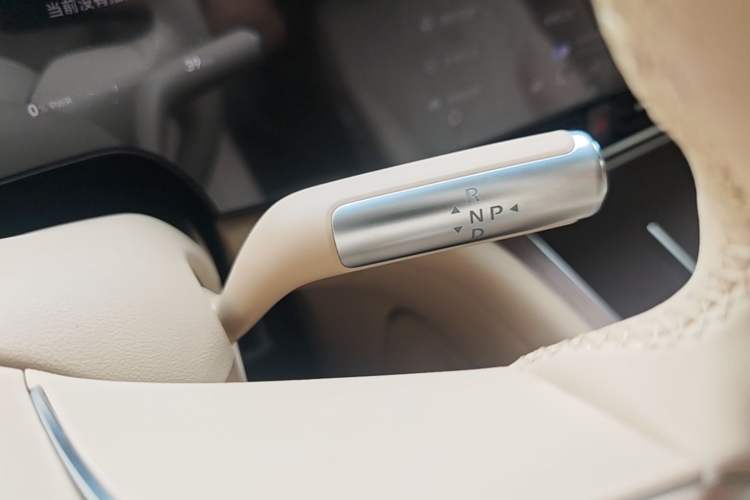 Used Hima AITO M9 2025 Model Range-Extended Ultra Edition 52kWh 6-seater (896-line LiDAR) Gear Lever