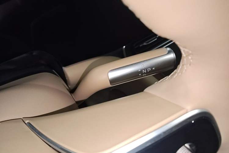 Used Hima AITO M9 2025 Extended-Range Ultra Version 52 kWh 6-Seater Gear Lever