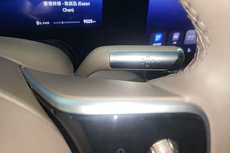 Used Hima AITO M9 2025 Extended-Range Ultra Version 52 kWh 6-Seater Gear Lever
