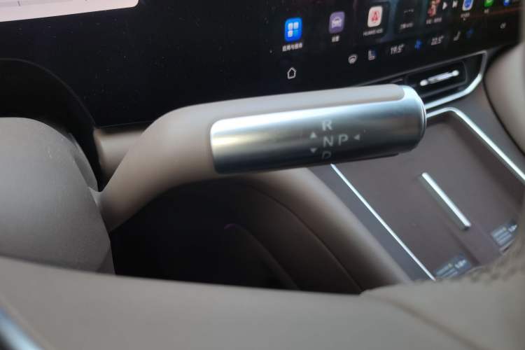 Used Hima AITO M9 2025 Extended-Range Ultra Version 52 kWh 5-Seater Edition Gear Lever