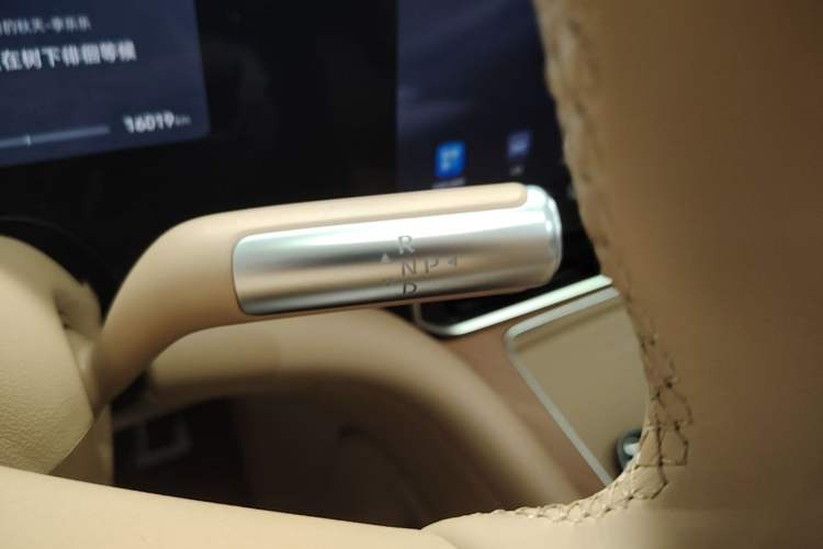 Used Hima AITO M9 2025 Extended-Range Ultra Version 52 kWh 6-Seater Gear Lever
