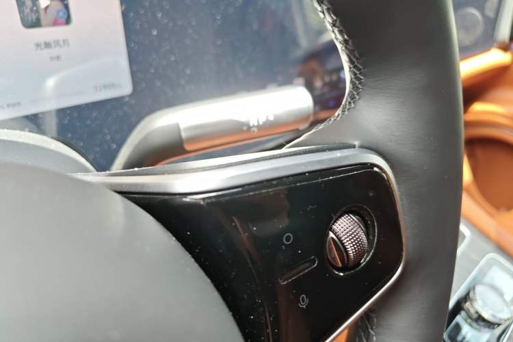 Used Hima AITO M9 2025 Extended-Range Max Version 52 kWh 5-Seater Edition Gear Lever