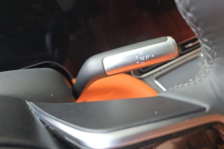 Used Hima AITO M9 2025 Extended-Range Max Version 52 kWh 6-Seater Edition Gear Lever