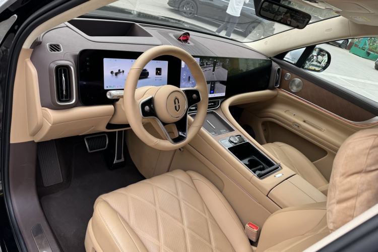 Used Hima AITO M9 2025 Extended-Range Ultra Version 52 kWh 6-Seater Interior 1