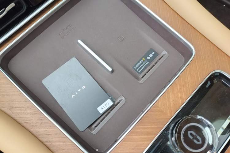 Used Hima AITO M9 2025 Extended-Range Max Version 52 kWh 5-Seater Edition Interior 1