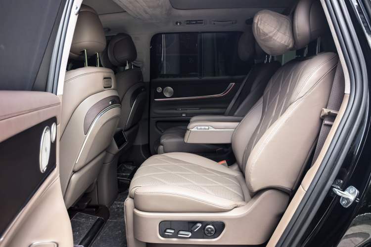 Used Hima AITO M9 2025 Extended-Range Ultra Version 52 kWh 6-Seater Interior 1