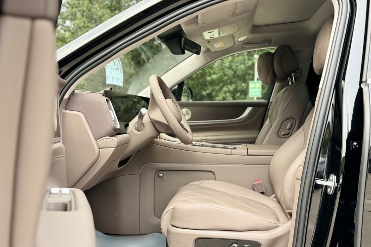 Used Hima AITO M9 2025 Extended-Range Ultra Version 52 kWh 6-Seater Interior 1