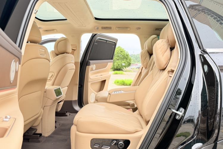 Used Hima AITO M9 2025 Extended-Range Ultra Version 52 kWh 6-Seater Interior 1