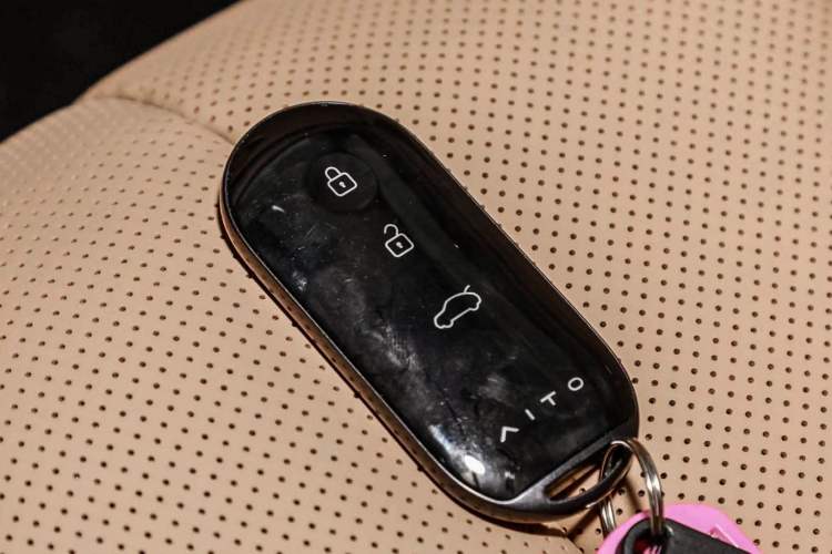 Used Hima AITO M9 2025 Extended-Range Max Version 52 kWh 6-Seater Edition Interior 1