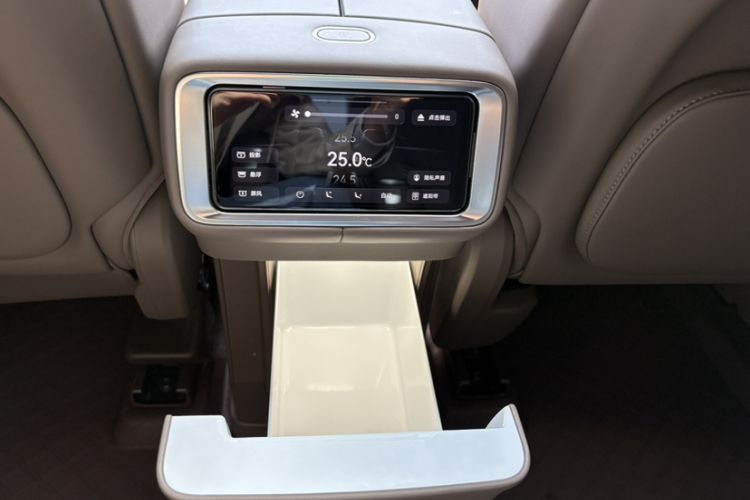 Used Hima AITO M9 2025 Extended-Range Ultra Version 52 kWh 6-Seater Interior 1
