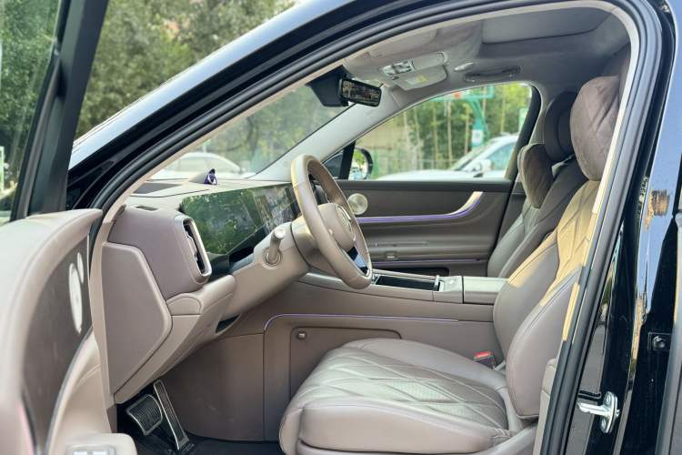 Used Hima AITO M9 2025 Extended-Range Ultra Version 52 kWh 6-Seater Interior 1