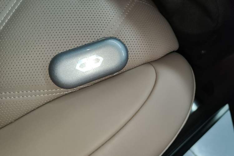Used Hima AITO M9 2025 Extended-Range Ultra Version 52 kWh 5-Seater Edition Interior 1