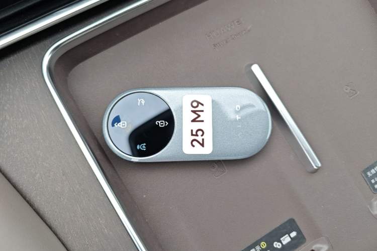 Used Hima AITO M9 2025 Extended-Range Ultra Version 52 kWh 6-Seater Interior 1