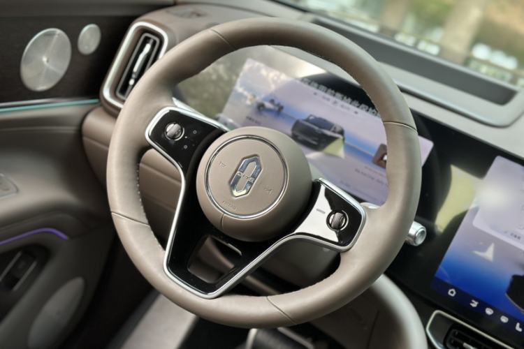 Used Hima AITO M9 2025 Extended-Range Ultra Version 52 kWh 6-Seater Interior 10