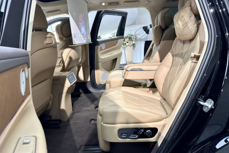 Used Hima AITO M9 2025 Extended-Range Ultra Version 52 kWh 6-Seater Interior 10