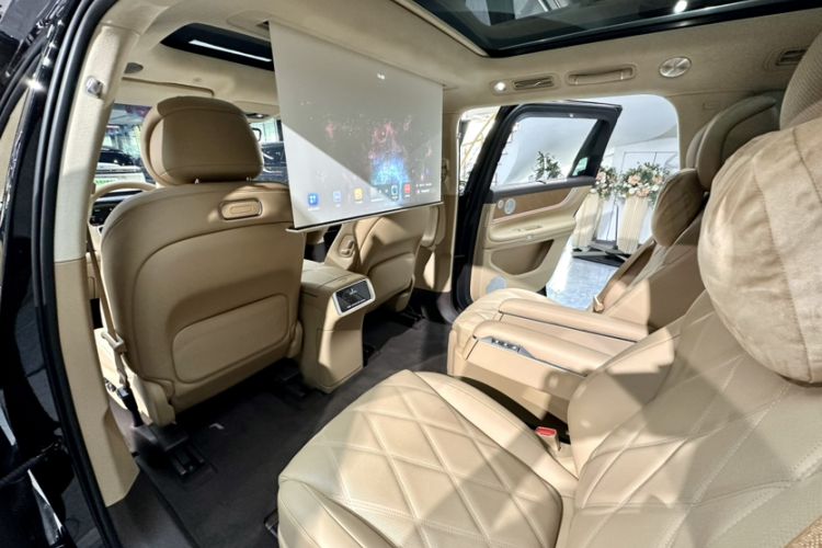 Used Hima AITO M9 2025 Extended-Range Ultra Version 52 kWh 6-Seater Interior 11