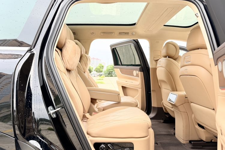 Used Hima AITO M9 2025 Extended-Range Ultra Version 52 kWh 6-Seater Interior 11