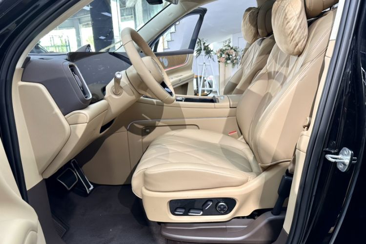 Used Hima AITO M9 2025 Extended-Range Ultra Version 52 kWh 6-Seater Interior 12