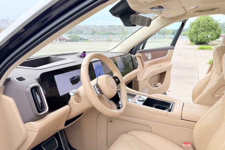 Used Hima AITO M9 2025 Extended-Range Ultra Version 52 kWh 6-Seater Interior 12