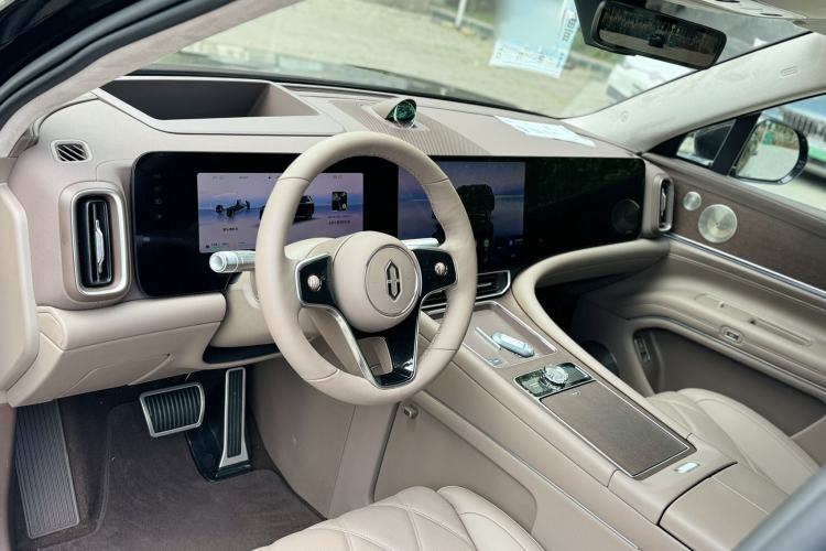Used Hima AITO M9 2025 Extended-Range Ultra Version 52 kWh 6-Seater Interior 2