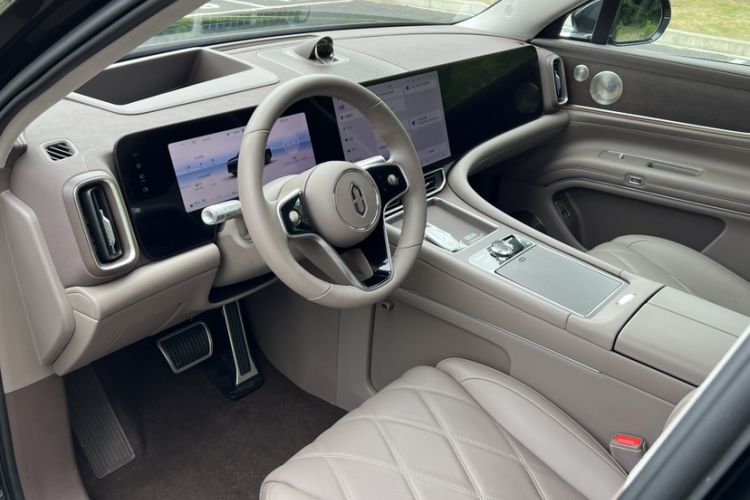 Used Hima AITO M9 2025 Extended-Range Ultra Version 52 kWh 6-Seater Interior 2