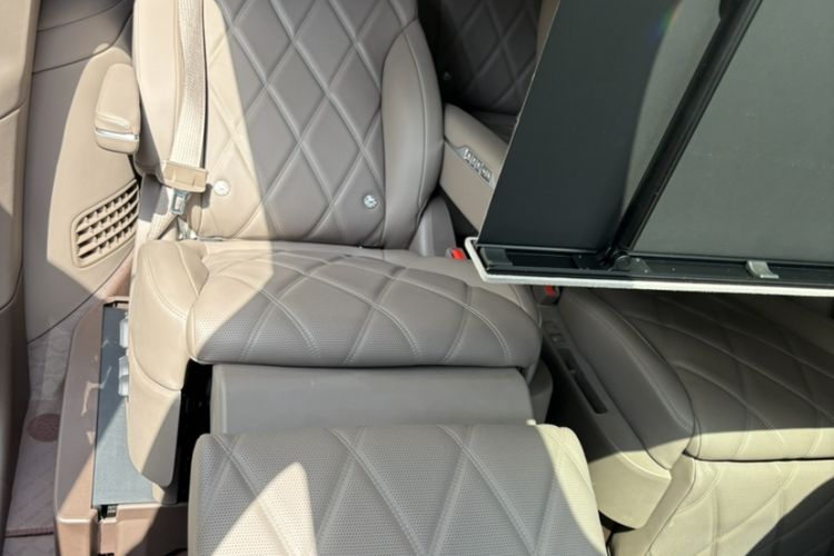 Used Hima AITO M9 2025 Extended-Range Ultra Version 52 kWh 6-Seater Interior 2