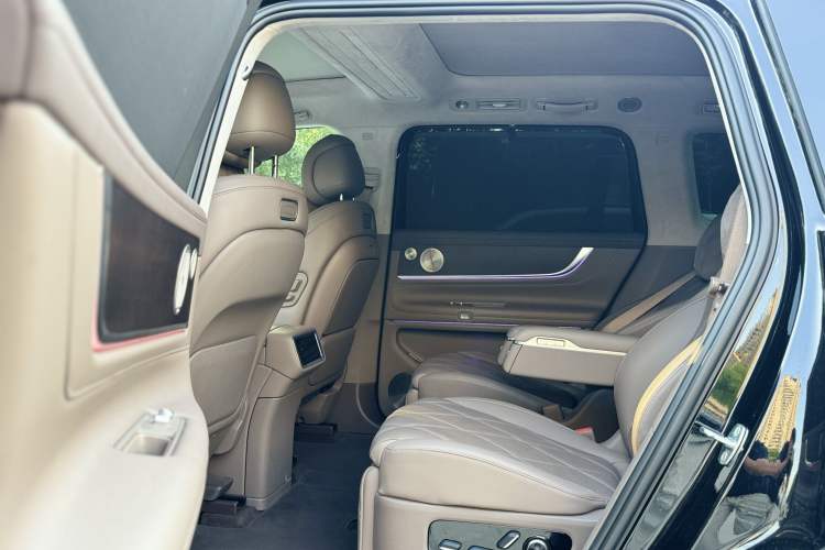 Used Hima AITO M9 2025 Extended-Range Ultra Version 52 kWh 6-Seater Interior 2