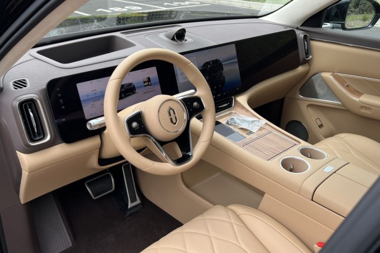 Used Hima AITO M9 2025 Extended-Range Ultra Version 52 kWh 6-Seater Interior 3
