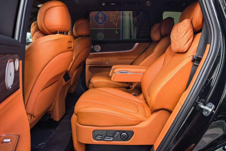 Used Hima AITO M9 2025 Extended-Range Ultra Version 52 kWh 6-Seater Interior 3