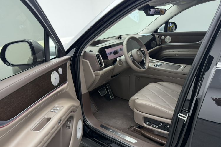 Used Hima AITO M9 2025 Extended-Range Ultra Version 52 kWh 6-Seater Interior 3