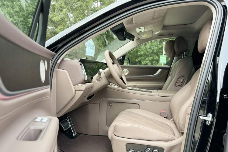 Used Hima AITO M9 2025 Extended-Range Ultra Version 52 kWh 6-Seater Interior 3