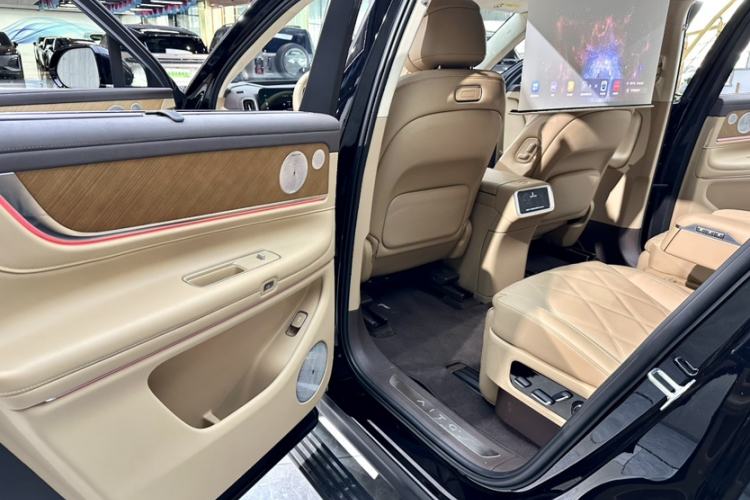 Used Hima AITO M9 2025 Extended-Range Ultra Version 52 kWh 6-Seater Interior 3