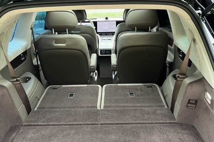 Used Hima AITO M9 2025 Extended-Range Ultra Version 52 kWh 6-Seater Interior 3