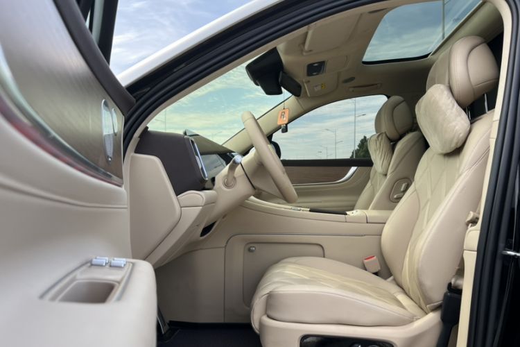 Used Hima AITO M9 2025 Extended-Range Ultra Version 52 kWh 6-Seater Interior 3