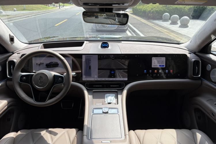 Used Hima AITO M9 2025 Extended-Range Ultra Version 52 kWh 6-Seater Interior 3
